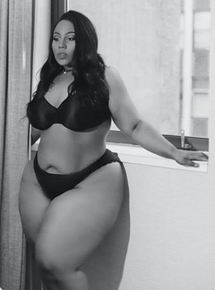 Model Victoria Manas