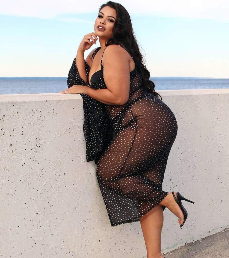 Size Plus Model Gaby Fresh