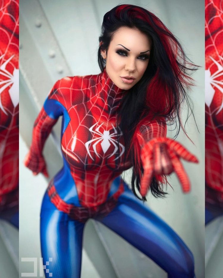 Silk Spider cosplay