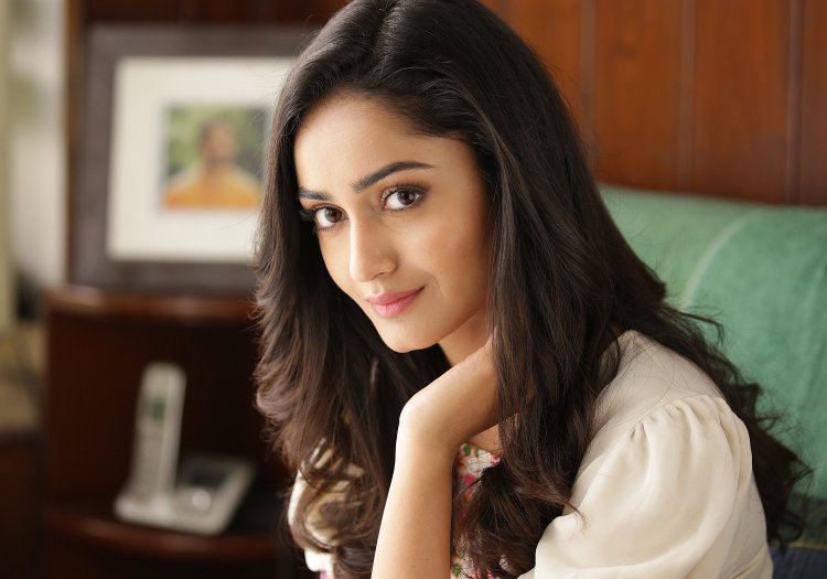 Riya Female Share Actress