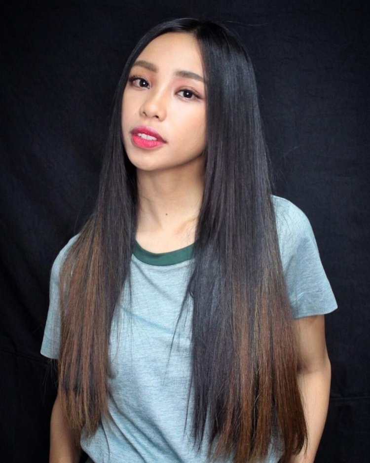 Maymay Filipina pose