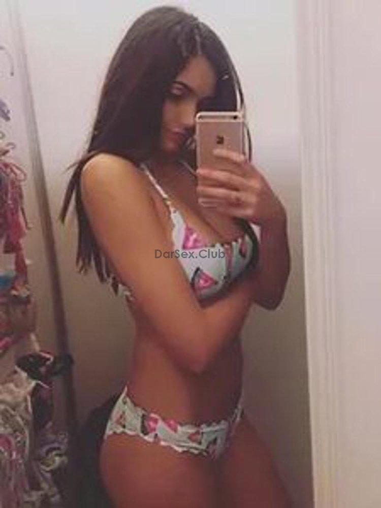 The girl is photographed in the mirror