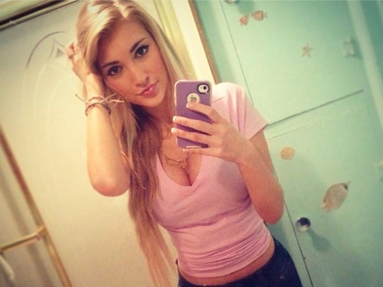 Blonde 19 years old selfie