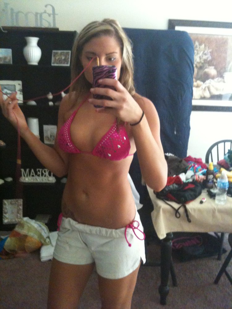 Lea Tomsan in lingerie