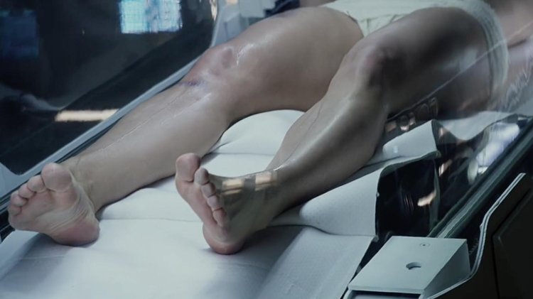 Noomi Rapace legs Prometheus