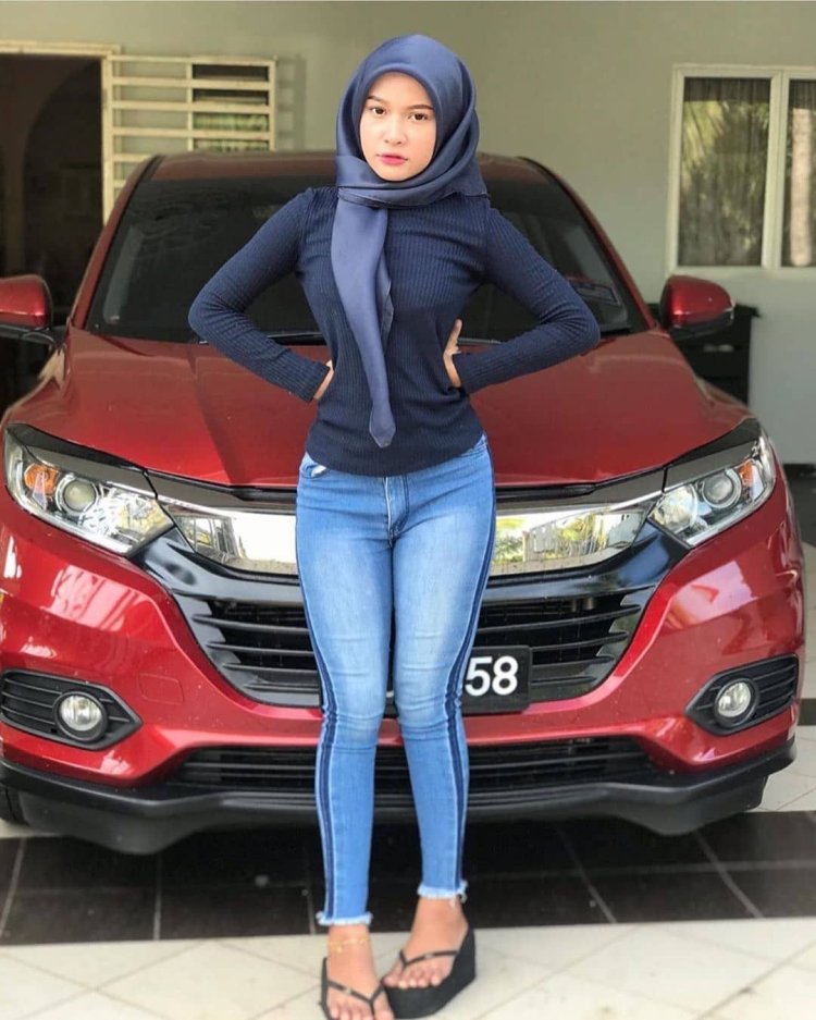 Aaliyah Hadid jilboobs