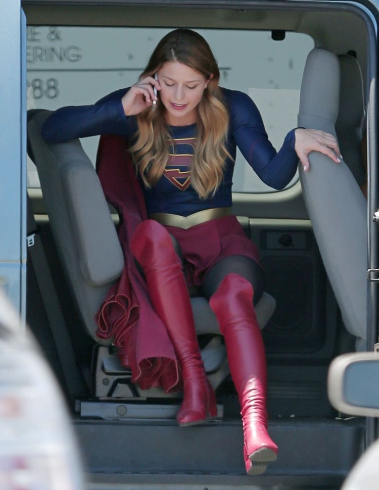 Melissa Benoist supergirl hot