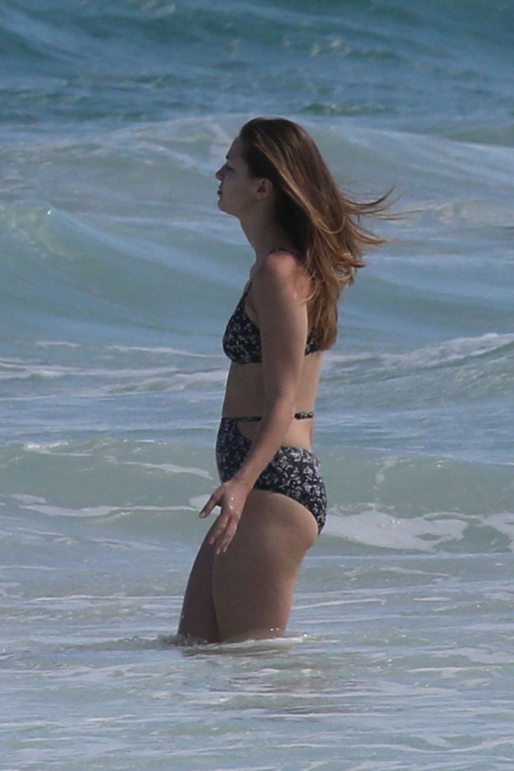 Benoist Melissa photo in swimsuit without photoshop