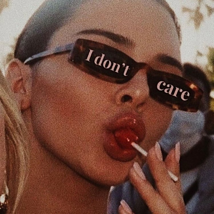 Kendall Jenner with Chupa Chups