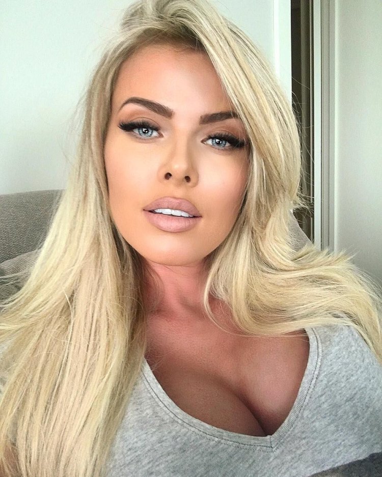 Instagram blonde models