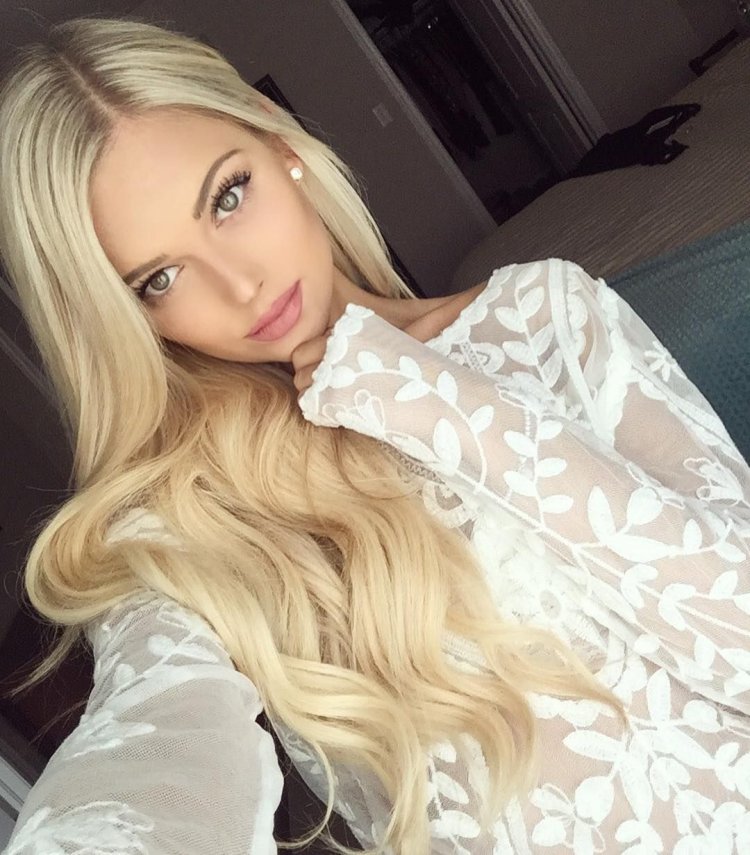 Blonde selfie