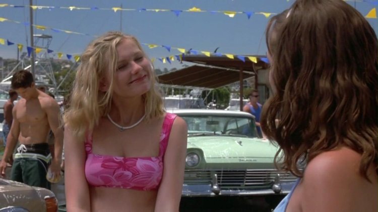 Kirsten Dunst Succeed in Swimsuit