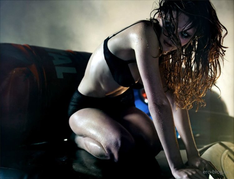 Winona Ryder photographed by Mario Sorrenti for another magazine, 2006