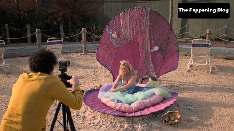 Kirsten Dunst in panty becoming a God in Central Florida (2019)