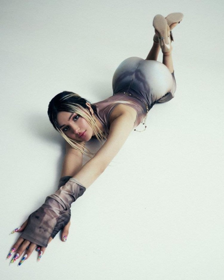 Dina saeva hot plums