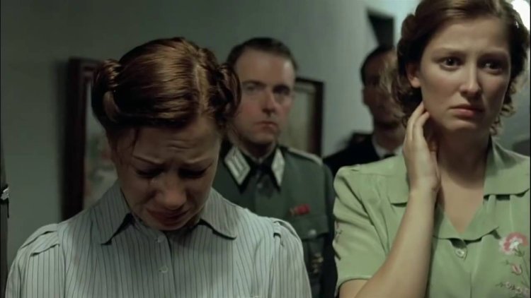 Aesthetics of pale blue