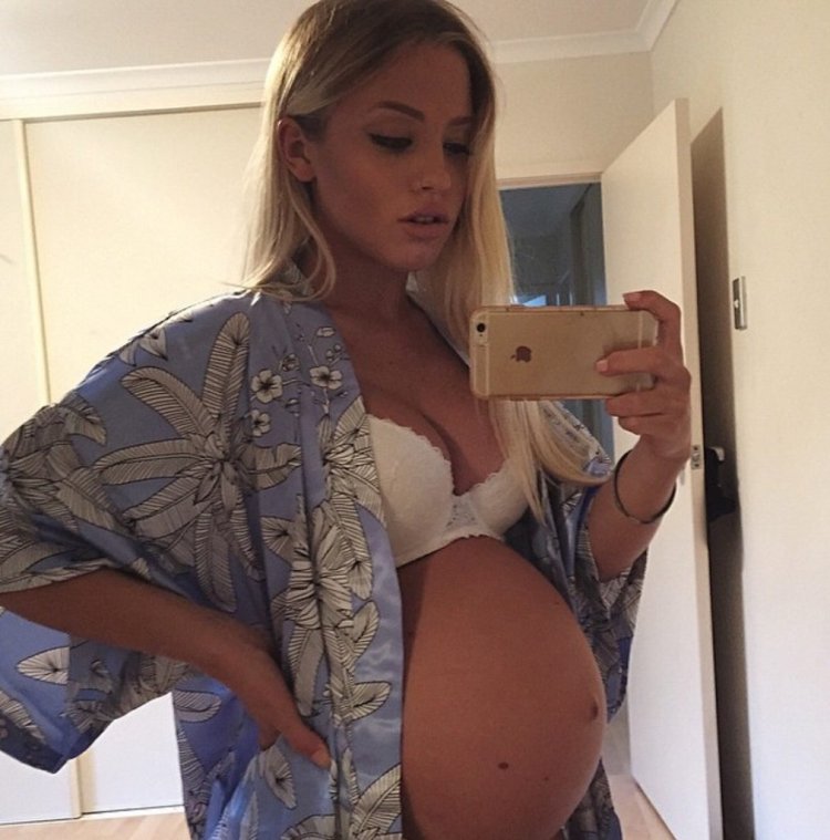 Tammy Hembrow pregnant