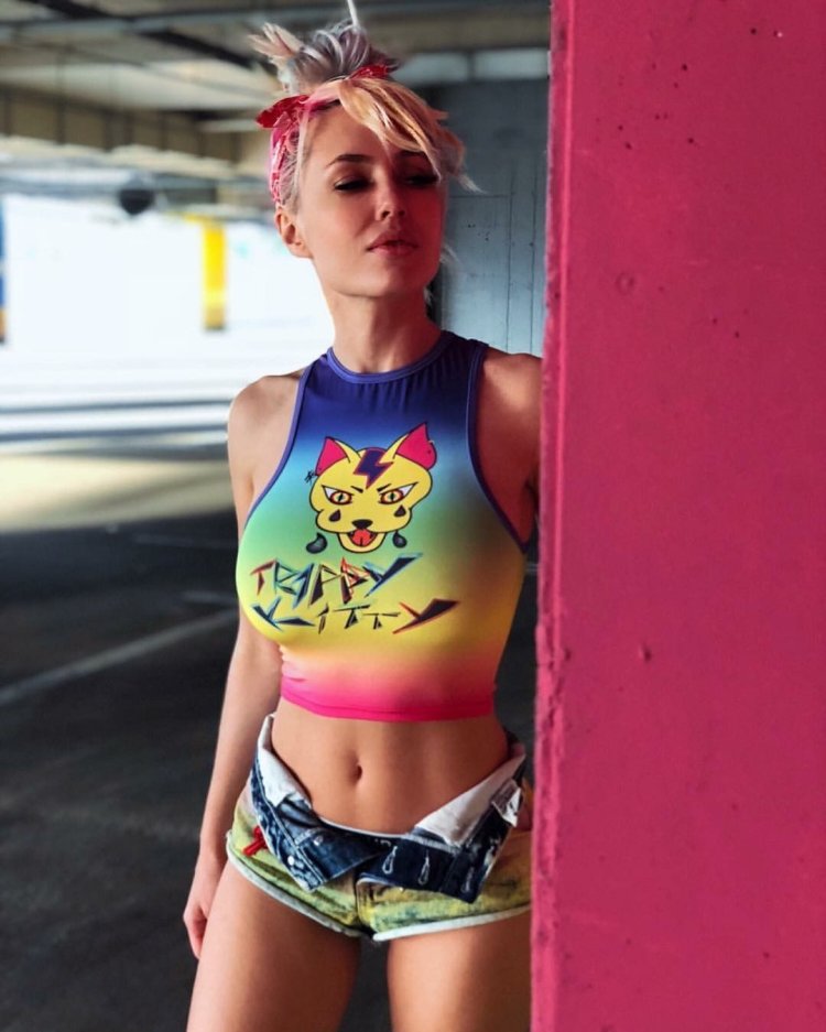 Marica rossa breasts