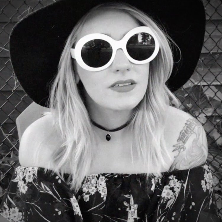 Bone Emily "the World of Bees"