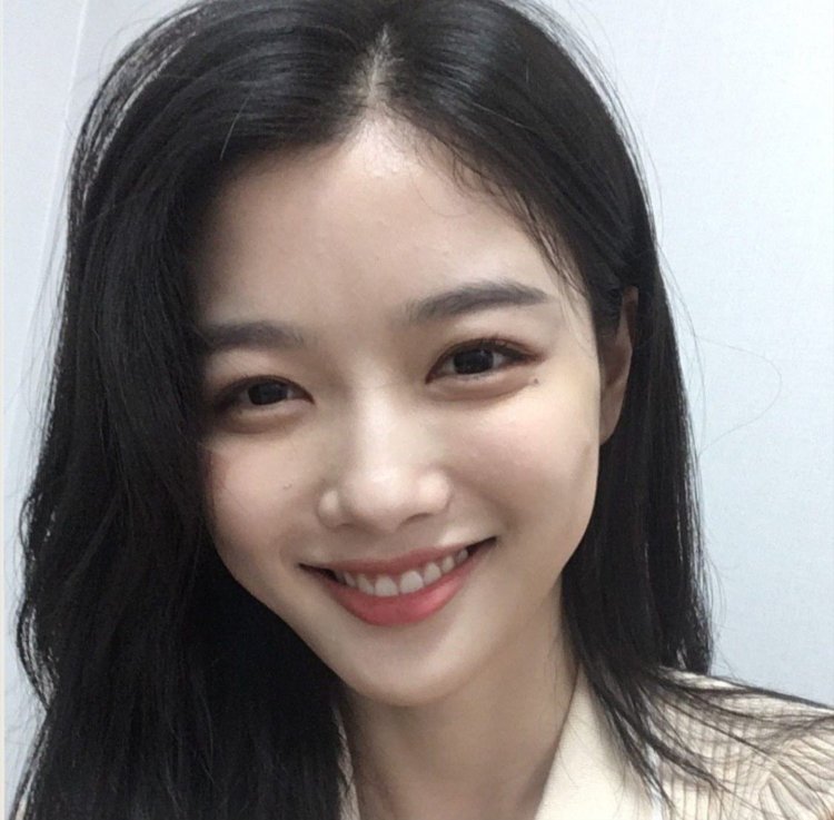 Kim Yoo-jung without makeup