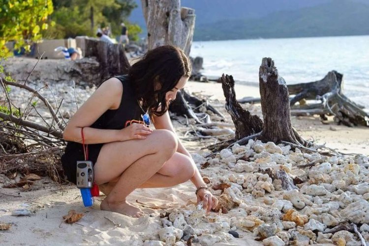 Jodelle Ferland bikini