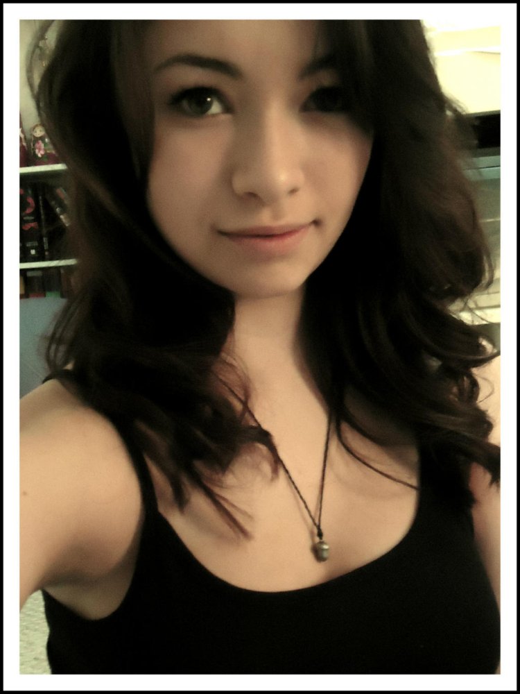 Jodelle Ferland selfie