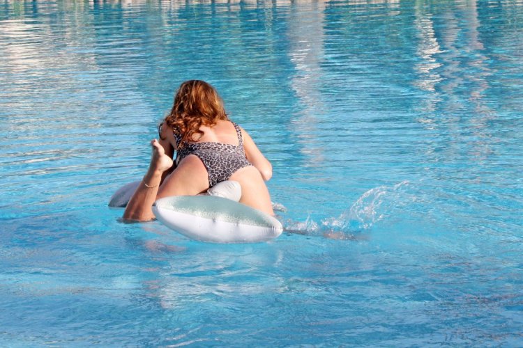 Thomasin Mckenzie Swimsuit