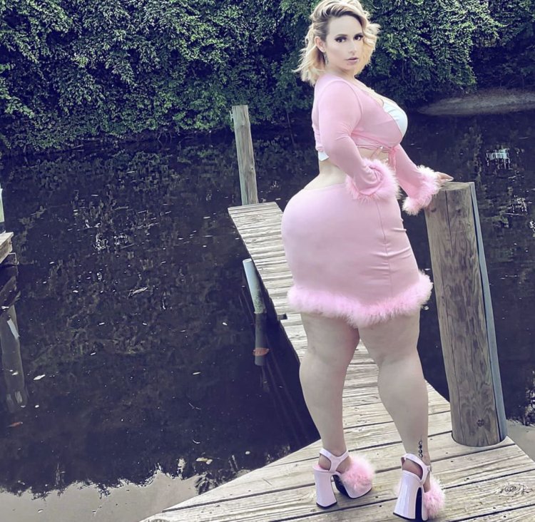 Josephine Skriver si_Swimsuit