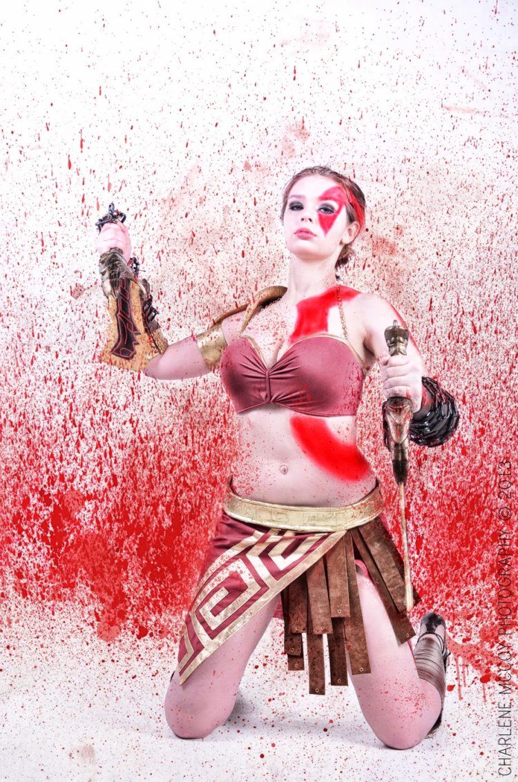 Kratos female cosplay
