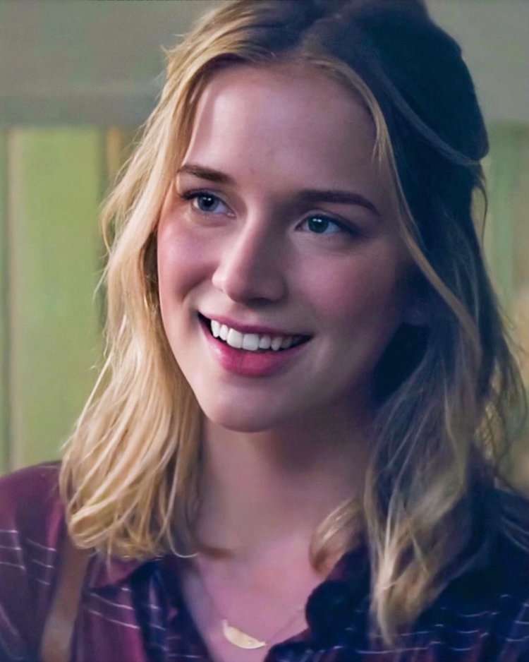 Elizabeth Lail Gossip Girl