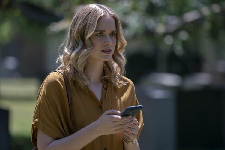 Elizabeth Lail countdown