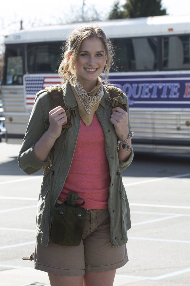 Elizabeth Lail Gossip Girl