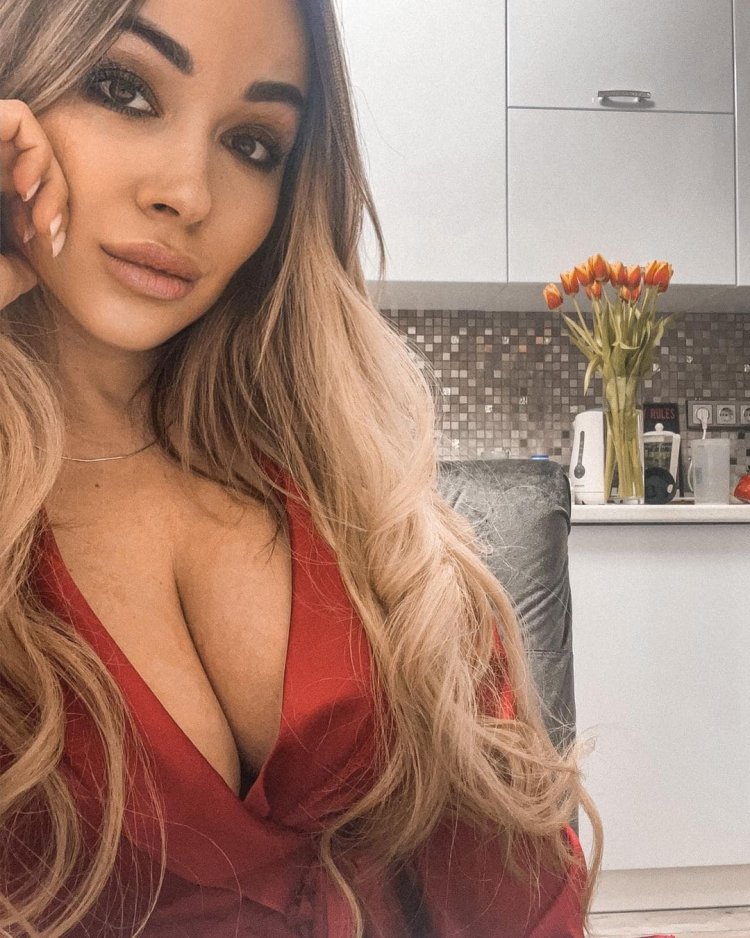 Anna Kostenko stolen photos