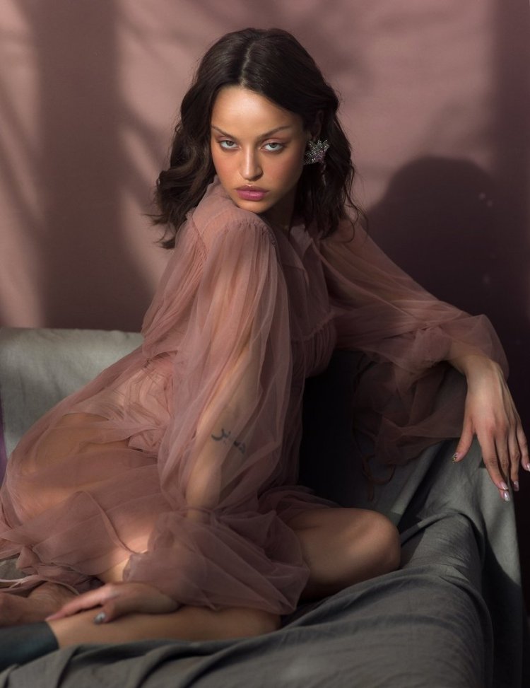 Fashion model suzanne d