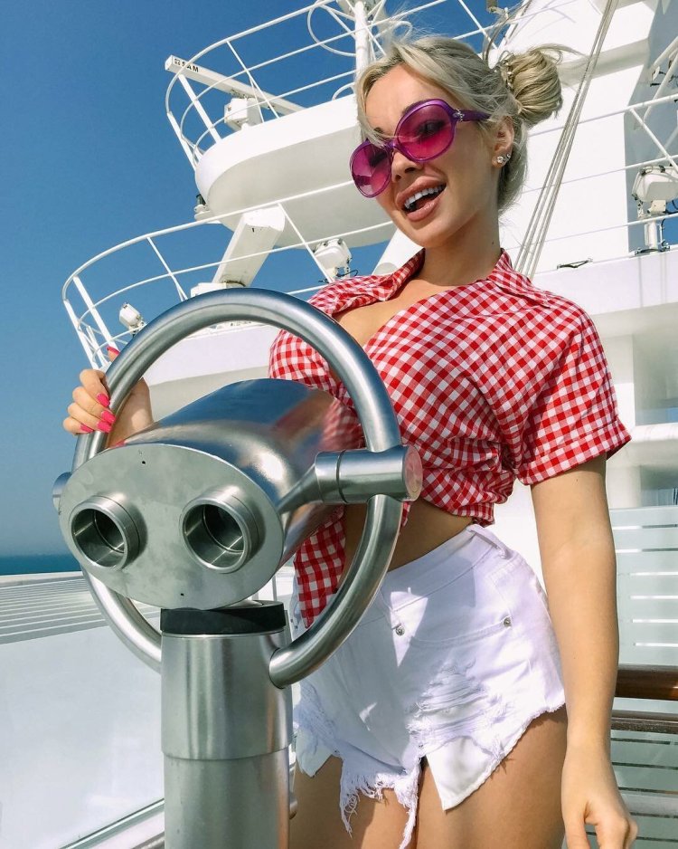 Anna Kostenko Annette