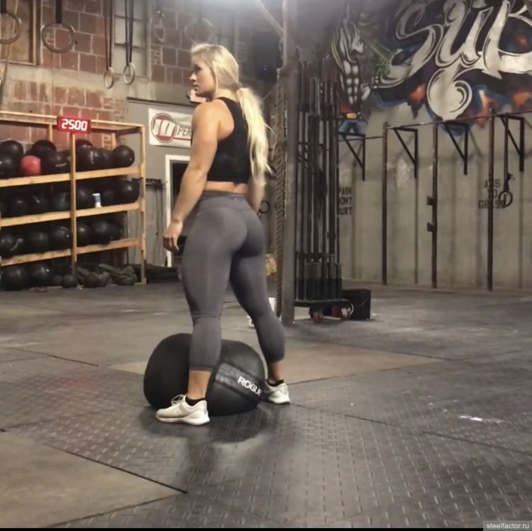 Dani Speegle buttocks
