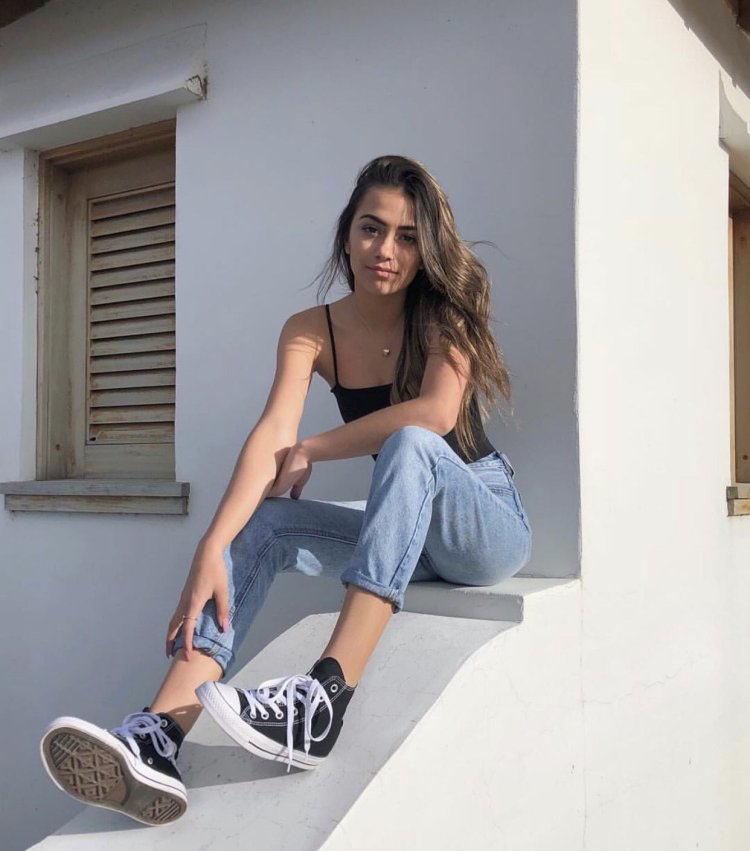 Poses for cool photos in teens