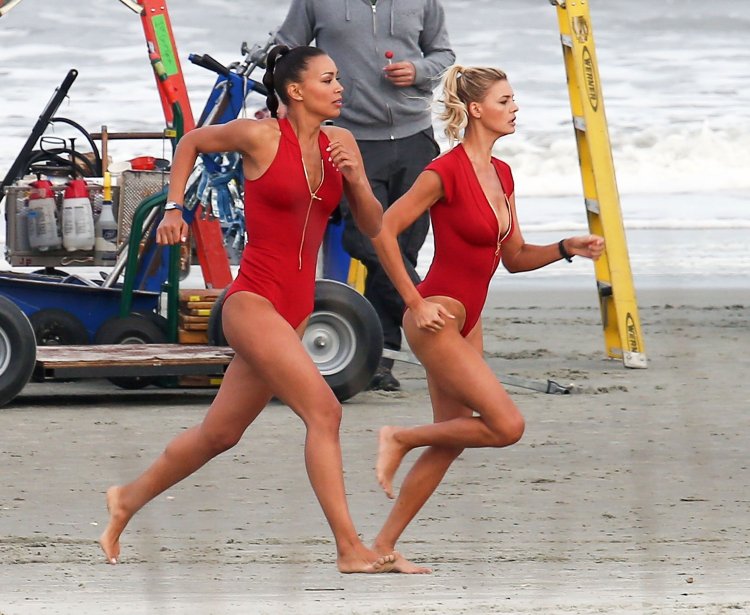Alexandra Daddario Baywatch hot