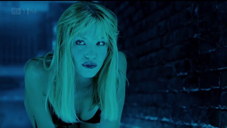 Ashley Scott Walking Long (2004)