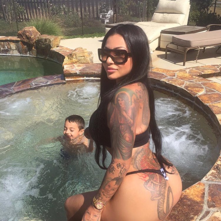 Brittany Razavi Online