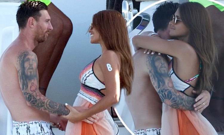 Antonella Roccuzzo and Lionel Messi on the beach