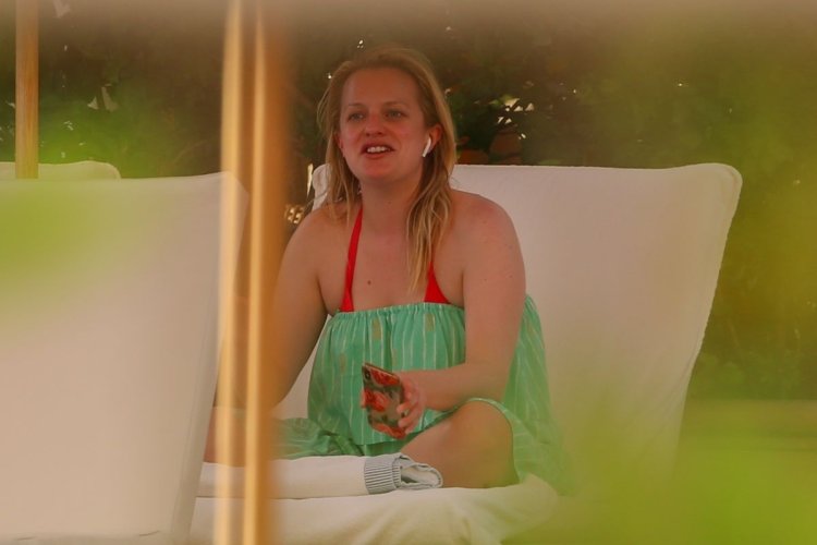 Elisabeth Moss bikini