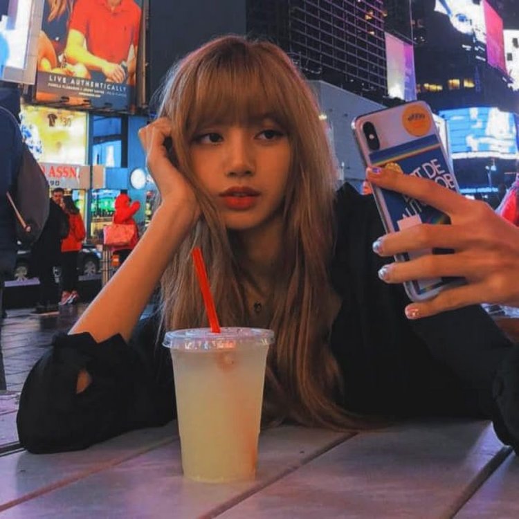 Lisa Black Pink Aesthetics