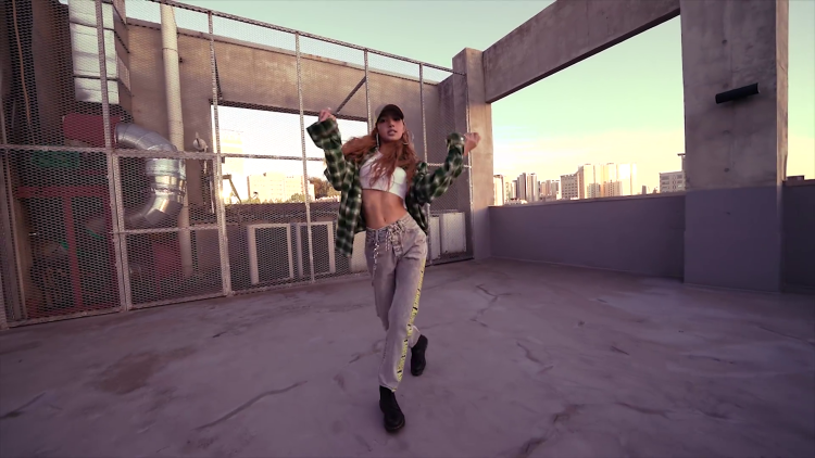 Fox dance black pink