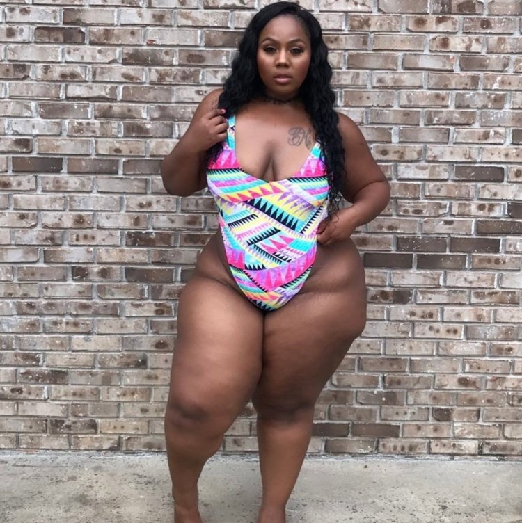 Chubby ebony model pluscekc