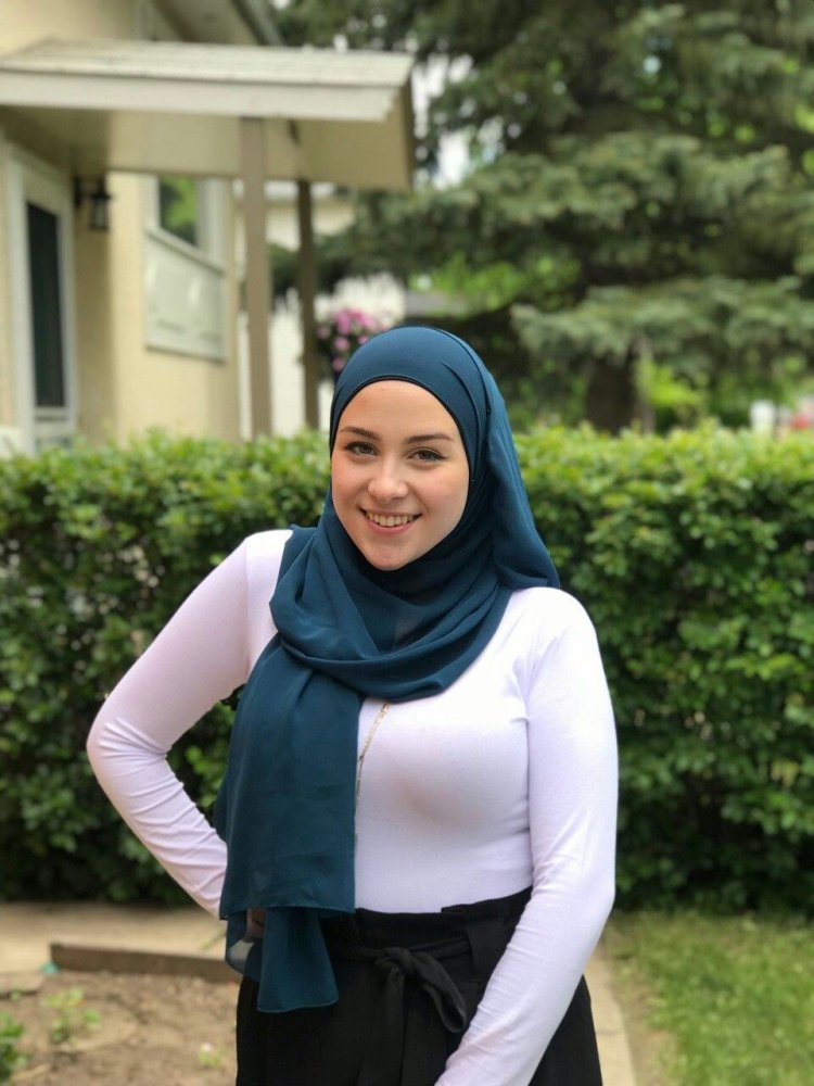 Sandra Arabian in hijab