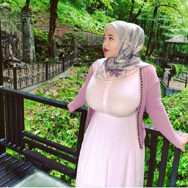 Indonesia hijab chest