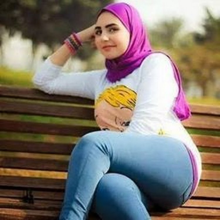 Curvy girl in hijab