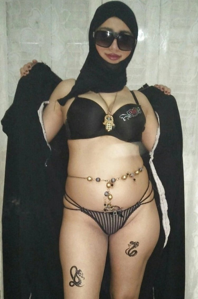 Busty hijab