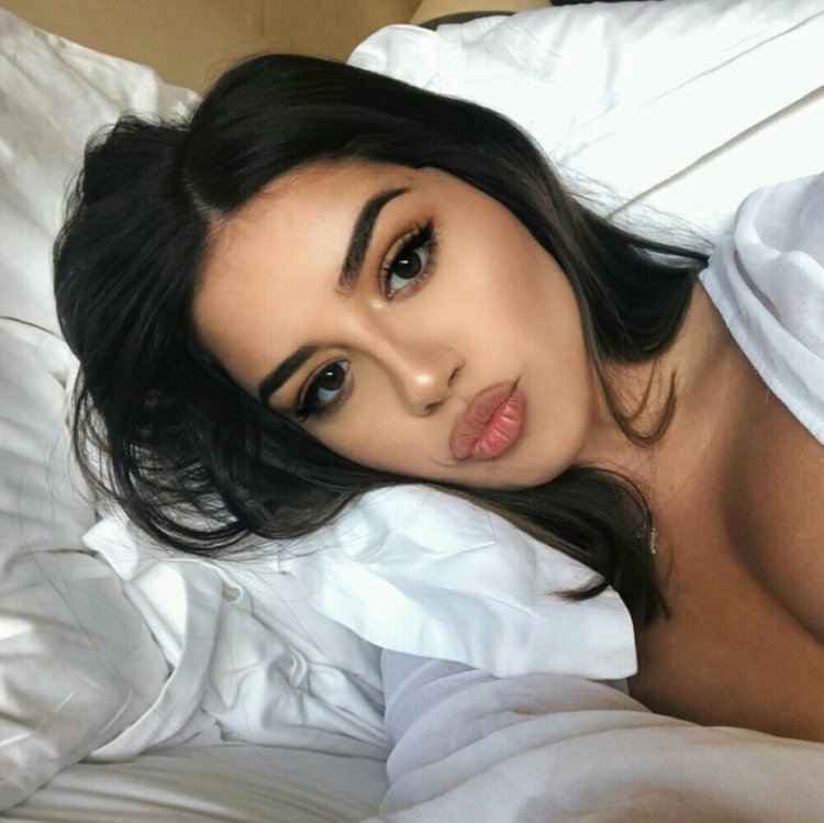 Beautiful Armenian women selfie